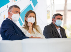 Rafael Climent, conseller de Economia Sostenible i Sectors Productius de la Generalitat Valenciana; Sara Aagesen, secretaria de Estado de Energía; y José Manuel Penalva, alcalde de Crevillent