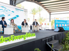 Jorge Azcón, alcalde de Zaragoza; Julia Company, directora general del IVACE; Robert Raga, alcalde de Riba-Roja del Turia y miembro del Consejo de Gobierno de la Red Española de Ciudades por el Clima de la FEMP; y Alejandro Dorado, consejero de Sostenibilidad y Transición Ecológica del Gobierno de la Rioja