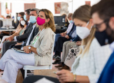 Joan Groizard, director general del IDAE; Sara Aagesen, secretaria de Estado de Energía; y Teresa Ribera, vicepresidenta tercera del Gobierno de España y ministra para la Transición Ecológica y el Reto Demográfico, en un momento de la jornada