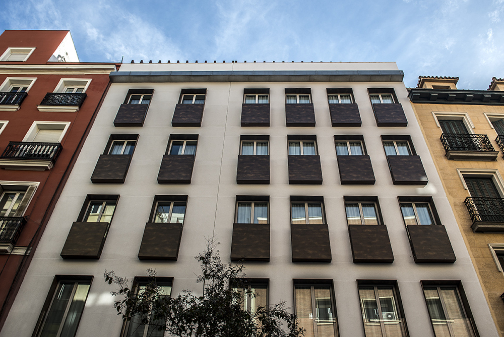 Bankinter y el IDAE firman un protocolo para la financiación de la rehabilitación energética de edificios
