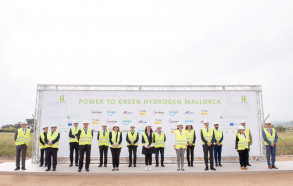 La Vicepresidenta Teresa Ribera inaugura en Lloseta (Mallorca) la primera planta industrial de hidrógeno renovable de España